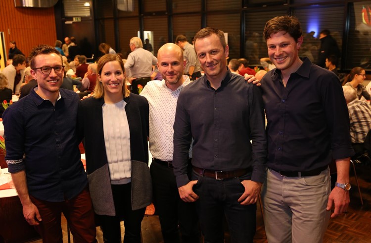 (Von links): Tobias Egli, Marlene Stofer, Roland Renggli, Roger Sager und Basil Grüter. (Foto Geri Wyss)